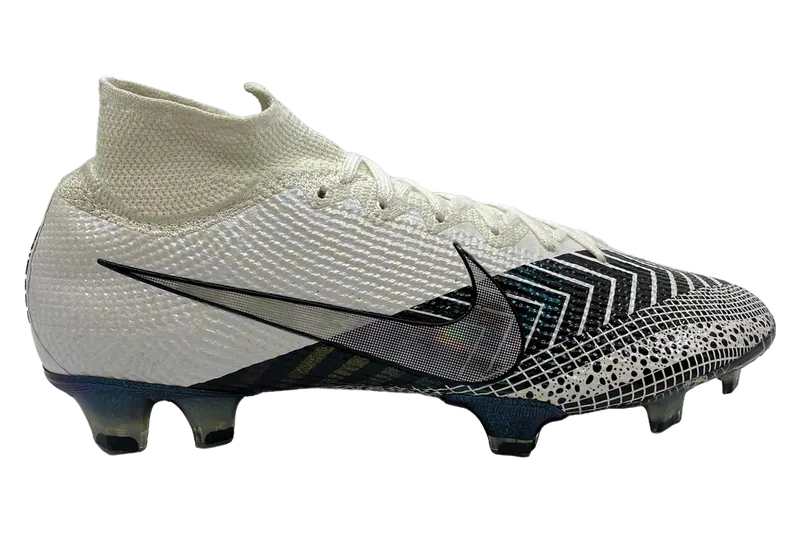 Nike Mercurial Superfly 7 Elite in White / Black / Iridescent
