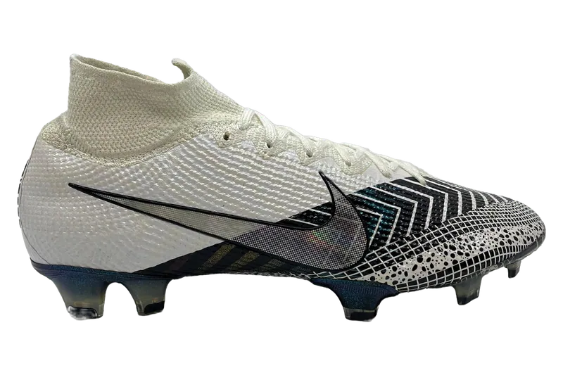 Nike Mercurial Superfly 7 Elite in White / Black / Iridescent